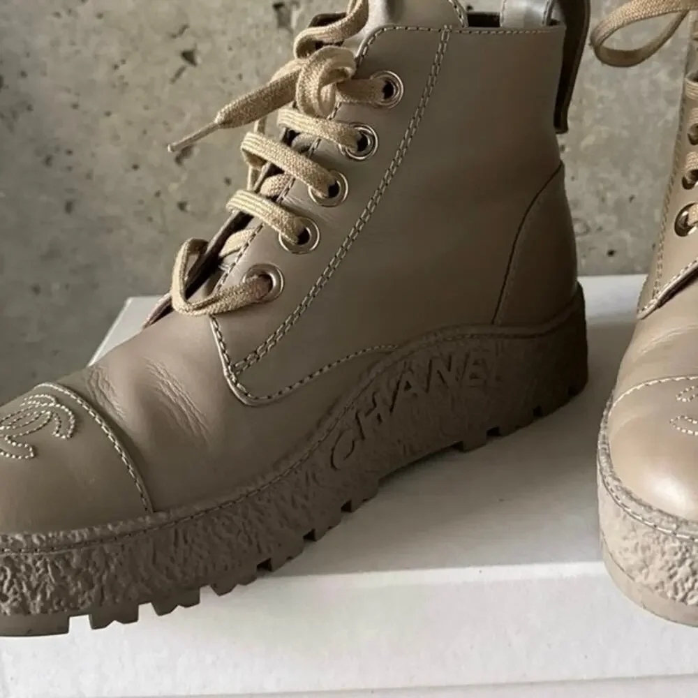 CHANEL CC Logo Beige Leather Turnlock Combat Boots SZ 36.5